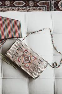 Bej Ahşap İşlemeli Kutu Clutch