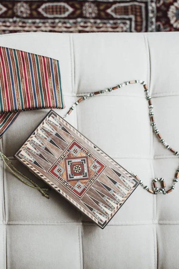 Bej Ahşap İşlemeli Kutu Clutch