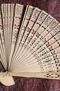 Bej Oymalı Ahşap Yelpaze