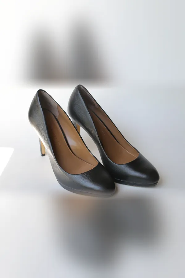 Siyah Deri Yuvarlak Burun Stiletto