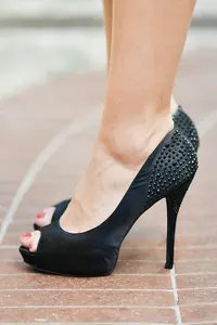 Siyah Saten Taşlı Stiletto